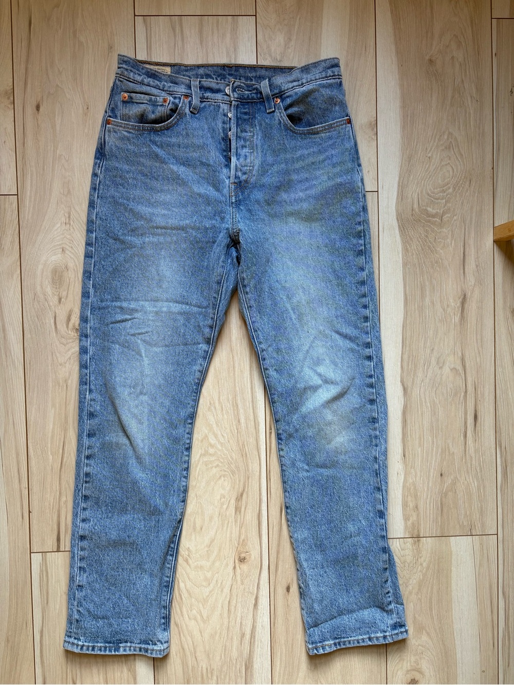 Levi’s 501 Premium Jeans 32x32 Light Wash Straight Leg Button Fly Classic Denim - Picture 2 of 7